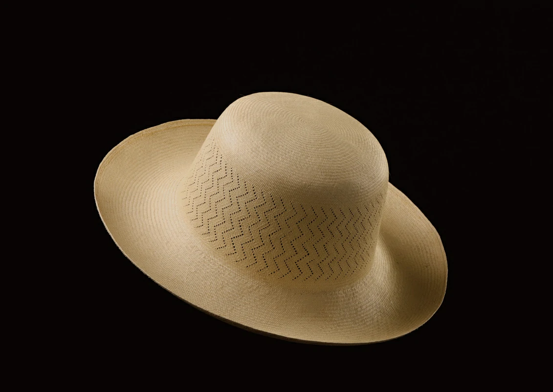 Unveiling Crowned Elegance: Straw Weaving Art